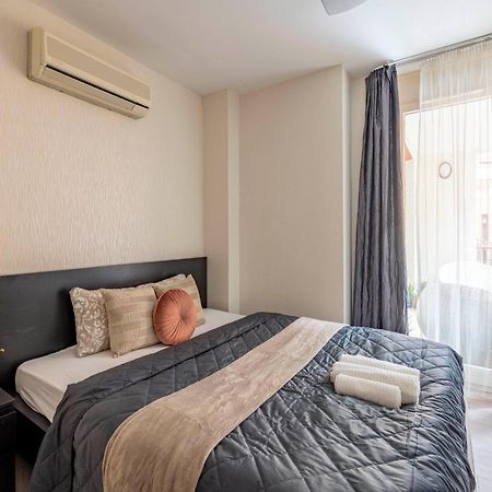 בודפשט Exclusive Central Suite With Balcony By Prestige Homes מראה חיצוני תמונה